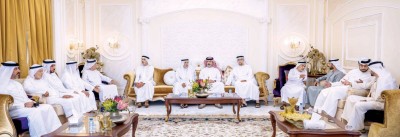 عمار وعبدالعزيز وراشد النعيمي خلال تقديمهم واجب العزاء