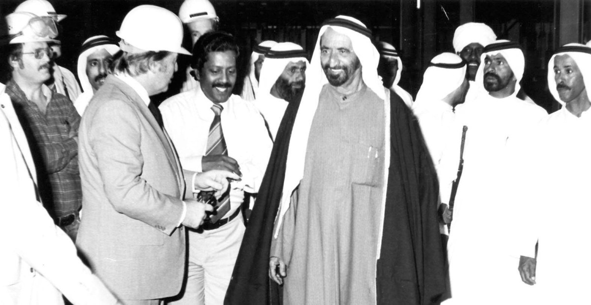 راشد بن سعيد خلال تشييد مصنع دوبال