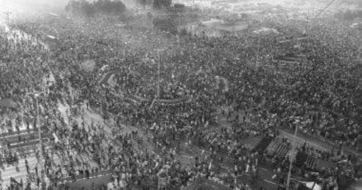 1939 -  ألمانيا تحتل بولندا في الحرب العالمية الثانية.