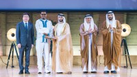 راشد بن حمدان خلال تكريم الفائزين بحضور حميد القطامي وخليفة السويدي