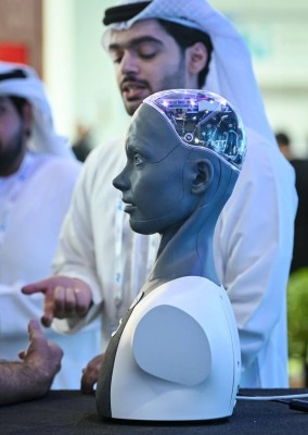 "قمة ومعرض أبوظبي للذكاء الاصطناعي" تستعرض الموجة القادمة من تقنيات الروبوتات وتطوير المواهب