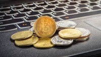 العملات الرقمية تحت ضغط البيع