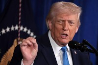ترامب: الهجوم على مطار الرياض "غير مقبول"