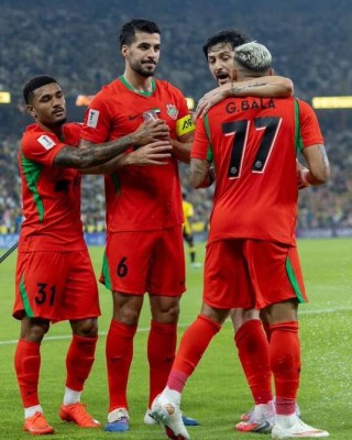 ثنائية أزمون تقود شباب الأهلي لهزيمة الاتحاد آسيوياً