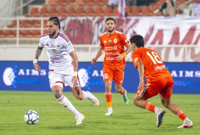 الشارقة يقلب الطاولة على عجمان بثلاثية ويقفز إلى المركز السادس في الدوري