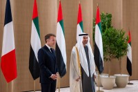 رئيس الدولة والرئيس الفرنسي يبحثان علاقات التعاون والتطورات الإقليمية