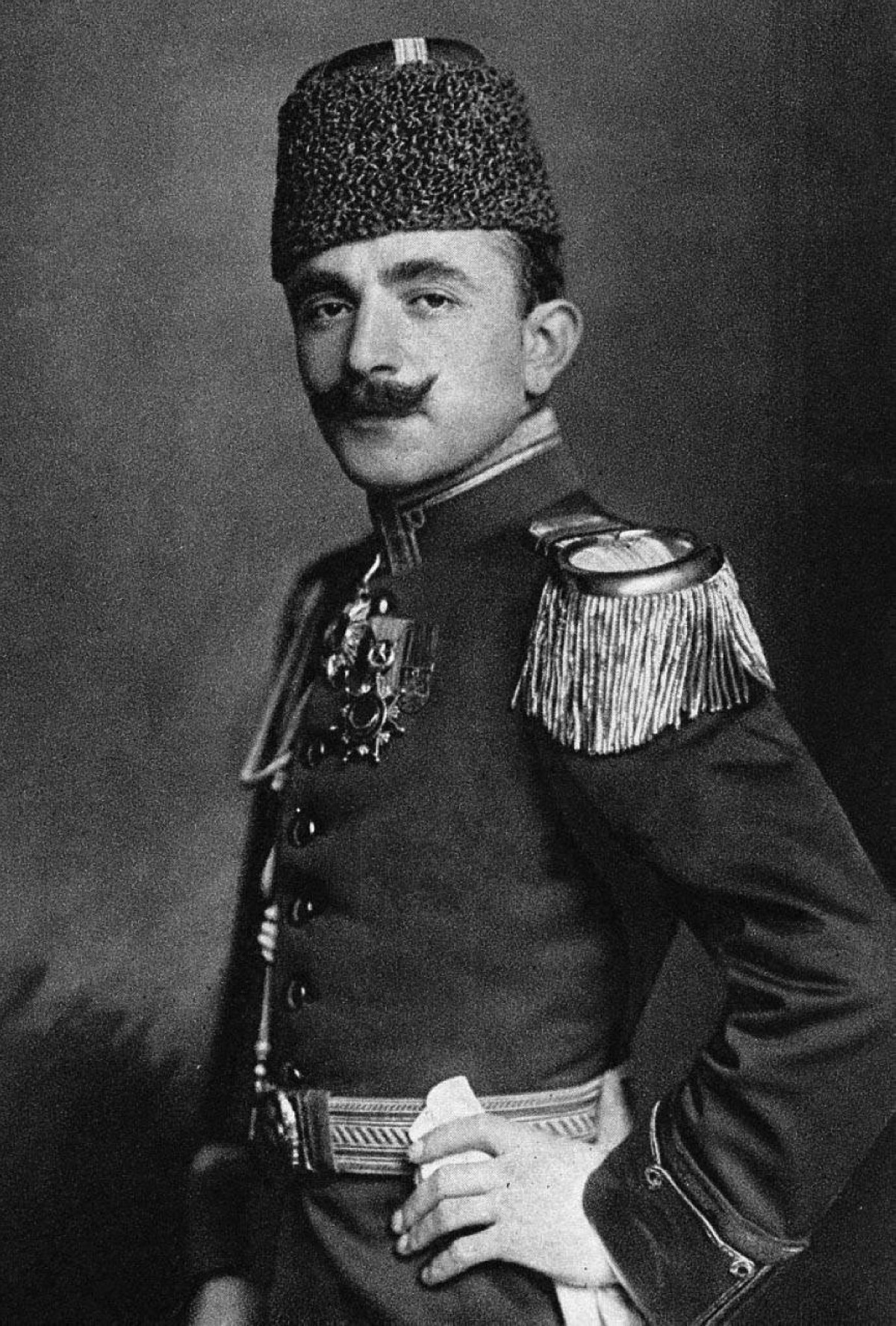 1914
تعيين أنور باشا وزيراً للحرب في الدولة العثمانية أثناء الحرب العالمية الأولى