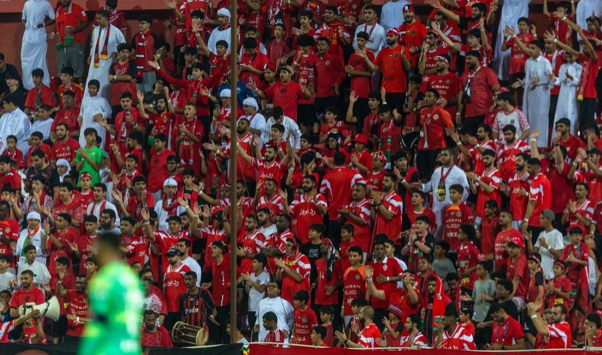 تغريم شباب الأهلي 20 ألف درهم بسبب الجماهير