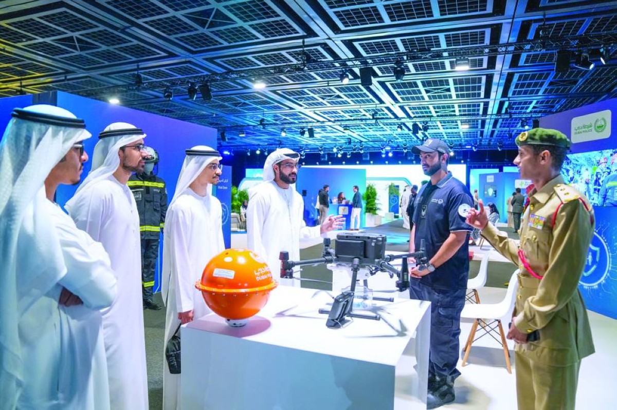 شرطة دبي تستعرض تقنيات الإنقاذ ومكافحة التلوث البحري