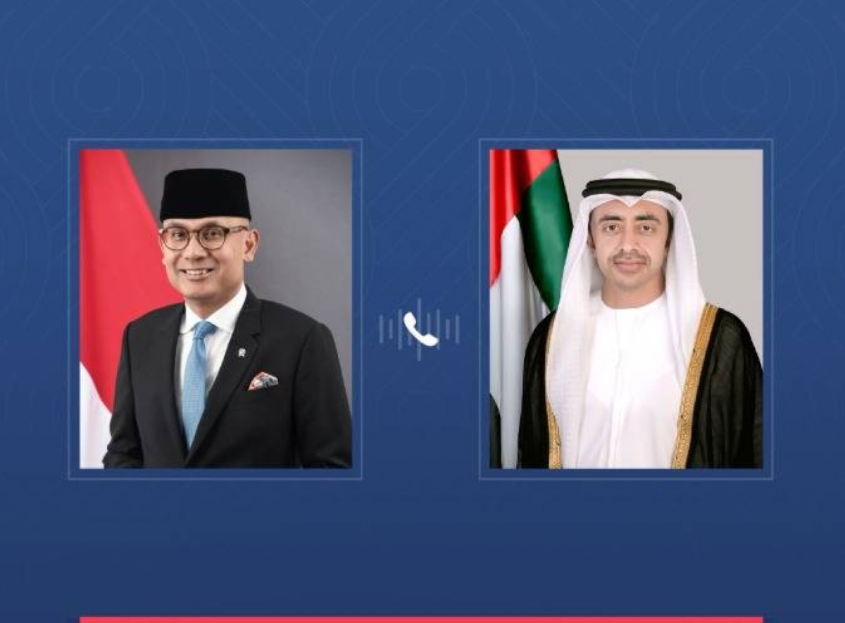 عبدالله بن زايد يهنئ هاتفيا وزير خارجية إندونيسيا ويبحثان علاقات التعاون بين البلدين