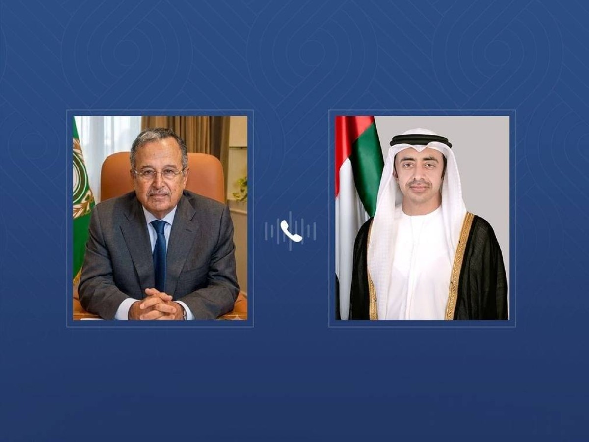 عبدالله بن زايد وأمين عام جامعة الدول العربية يبحثان هاتفيا التطورات الإقليمية