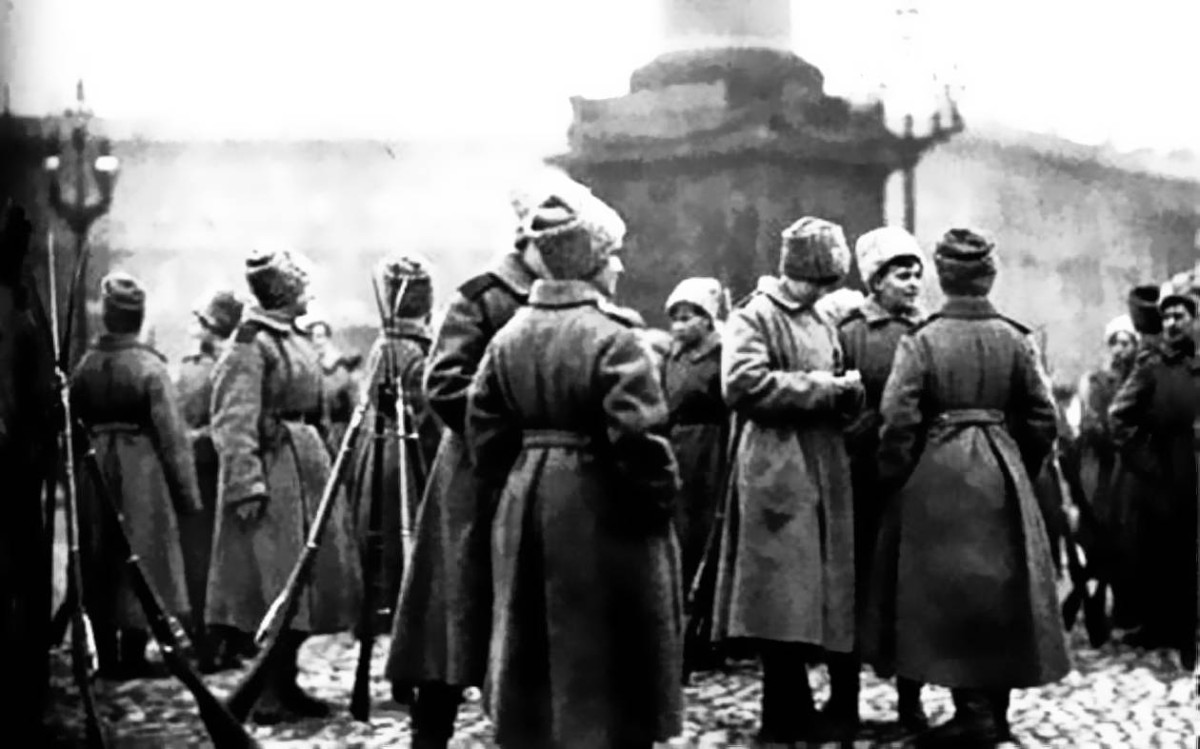 1917
قيام ثورة أكتوبر في روسيا التي أدت إلى اعتلاء البلاشفة سدة الحكم