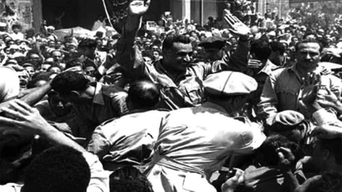1954 محاولة اغتيال جمال عبد الناصر أثناء إلقائه خطاباً في الإسكندرية
