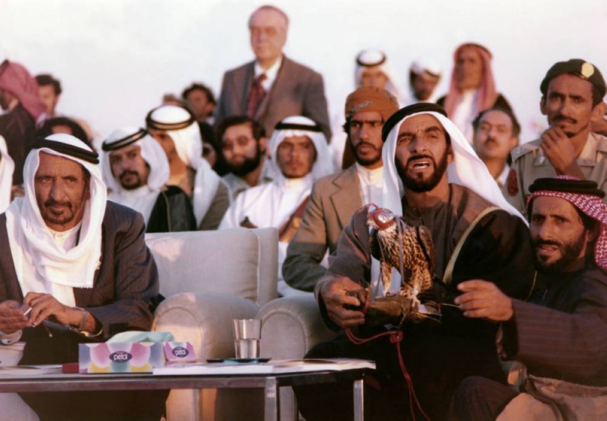 أحمد بن محمد يوجه بإطلاق «وثيقة مبادئ الشيخ زايد في الصقارة»