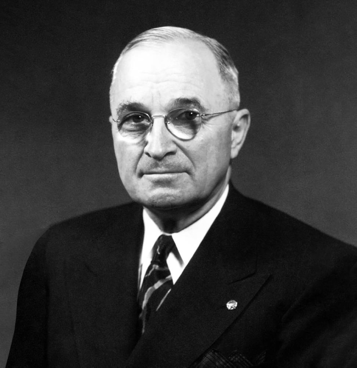 1950 - الرئيس الأمريكي هاري ترومان يتعرض لمحاولة اغتيال.
