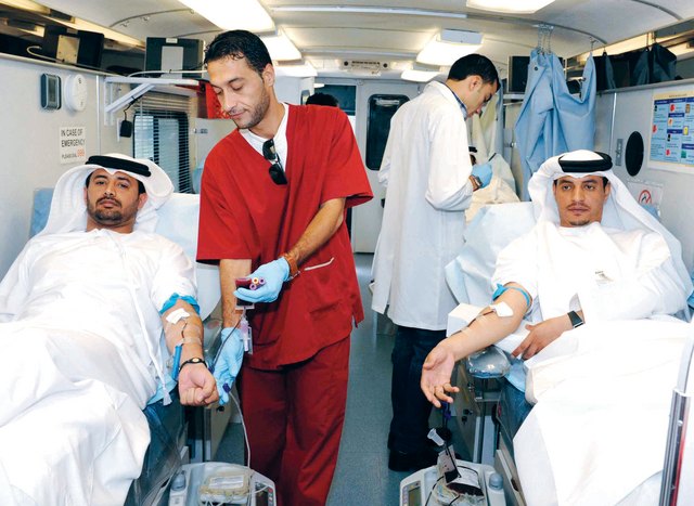 300 مشارك في حملة شرطة العين للتبرع بالدم - عبر الإمارات - حوادث و ...