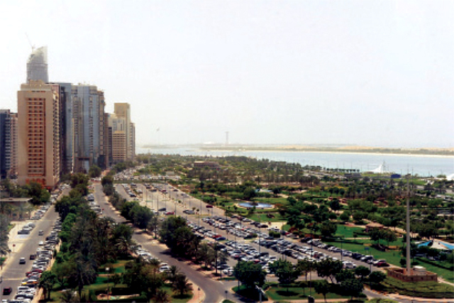 الصورة : كورنيش العاصمة من الرموز السياحية في أبوظبي