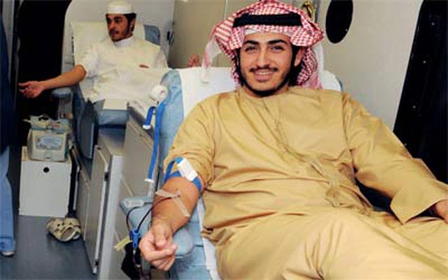 زايد بن سلطان بن خليفة يتبرع بالدم لمرضى الثلاسيميا البيان