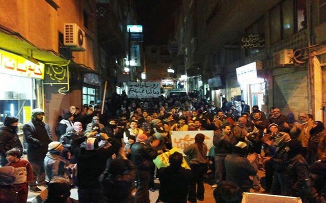 الصورة: مظاهرات مناهضة للنظام في مدينة يبرود بريف دمشق في 7 فبراير 2012. رويترز