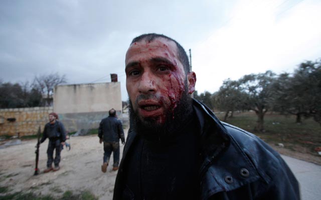 الصورة: متظاهر أصيب بجروح في إدلب في 8 فبراير. أ ب
