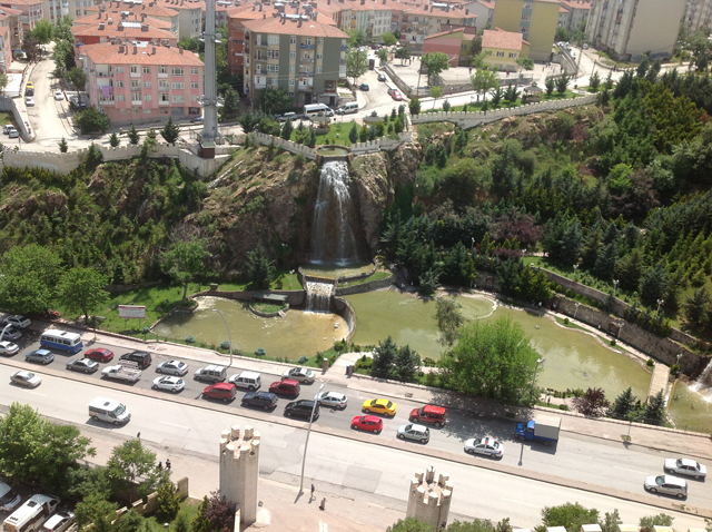 الصورة : أحد الشلالات الاصطناعية في أنقرة
