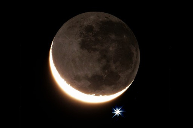 ظاهرة عندما الشمس القمر والقمر على تقع بين ويقع تحدث الأرض ظلها عندما تلقي