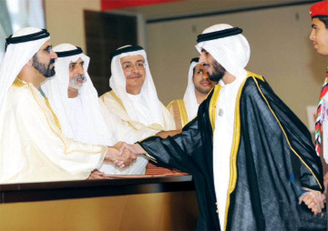 الصورة : نائب رئيس الدولة خلال تكريمه خريجي جامعة الامارات