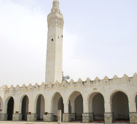 الصورة : المسجد من الخارج ببنائه العتيق "الصورة الرئيسية"