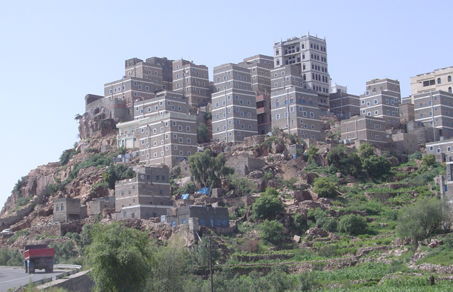 العمارة اليافعية أسلوب هندسي يختزن العراقة اليمنية فكر وفن شرق وغرب البيان