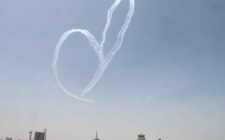 الصورة: الصورة: الطائرات الحربية تحتفل في سماء القاهرة