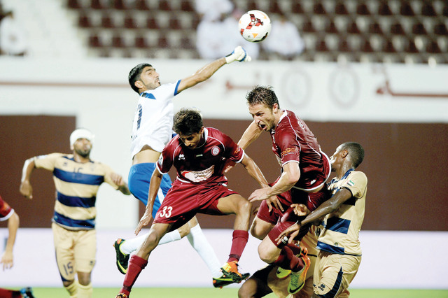 الصورة : الوحدة يكسب أولى مبارياته في الكأس على حساب دبي	تصوير ـــ مجدي اسكندر