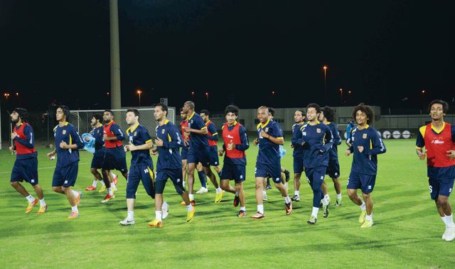 الصورة : فريق دبي في استعدادات جدية للقاء عجمان	 البيان
