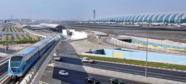 الصورة : مطار دبي يستقبل عدداً ضخماً من الرحلات ويربط الشرق بالغرب