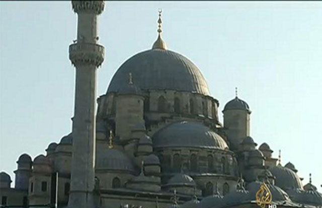 شاهد.. مسجد تحت الأرض على شكل غار حراء - الفيديو - البيان