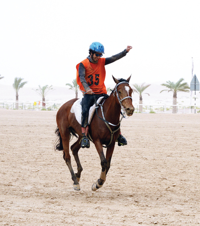 الصورة : عبد الله الخييلي الفائز بالمركز الأول في سباق  الملكية الخاصة