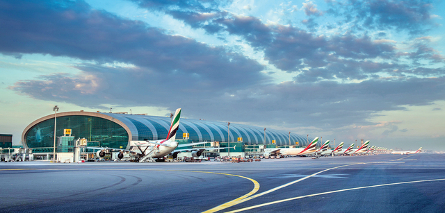 الصورة : طيران الامارات -مليون رحلة ليموزين لنقل ركاب الاولى والسياحية