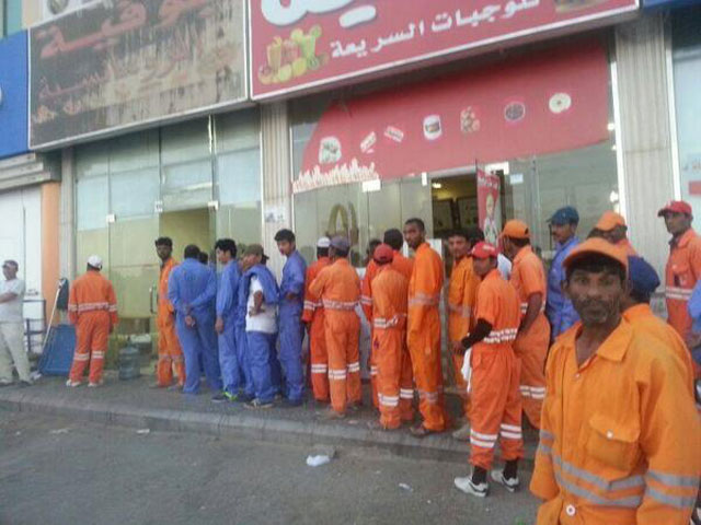 rain The database Volcanic صورة..مطعم سعودي يمنح عمال النظافة فطوراً مجانياً يومياً