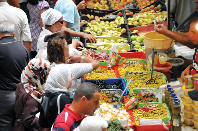 الصورة : إقبال كبير على الأسواق بمناسبة رمضان