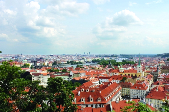 الصورة : منظر عام لمدينة براغ 	البيان