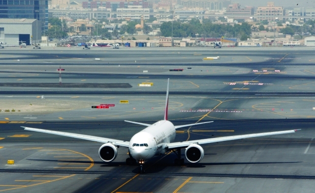 الصورة : مطار دبي بطاقته التشغيلية الكاملة	 ارشيفية