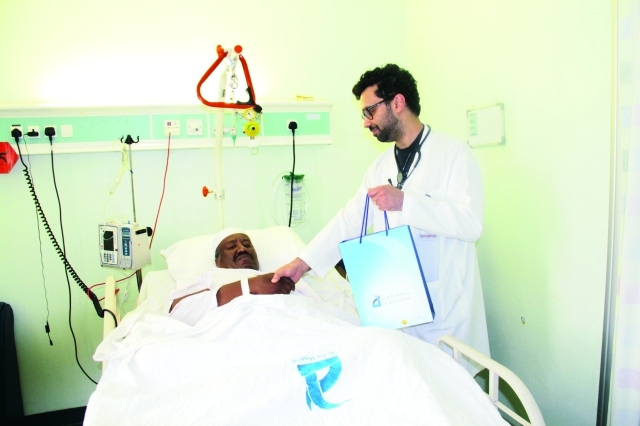 مستشفى العين يرسم بسمة العيد على وجوه المرضى - عبر الإمارات - حوادث و ...