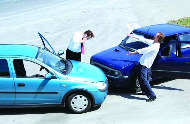الصورة : سيظل التأمين على السيارات  الأكثر تصنيفاً في فئات التأمين 		البيان