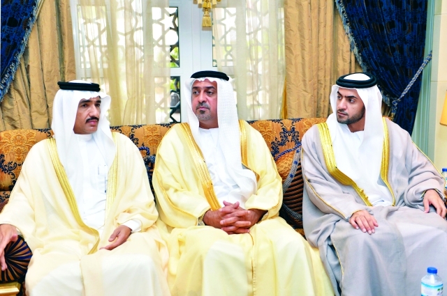 الصورة : سلطان بن خليفة ونهيان بن سيف وأحمد الزعابي