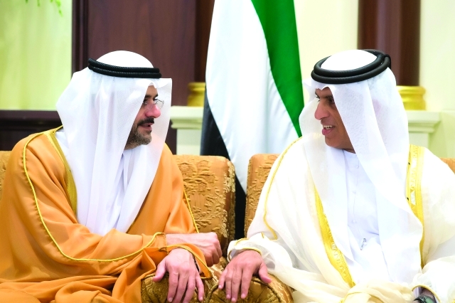 الصورة : سعود القاسمي وسلطان بن محمد خلال الاستقبال