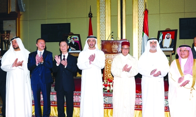 الصورة : عبد الله بن زايد خلال مشاركته بحفل السفارة المغربية في قصر الإمارات بحضور نهيان بن مبارك  وام