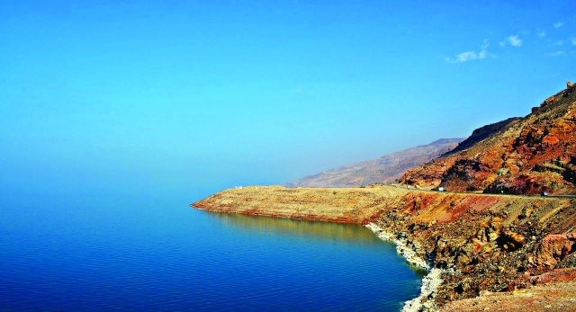 الصورة : البحر الميت  منتجع طبيعي للاستشفاء