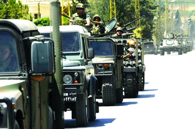 الصورة : مدرّعات الجيش وناقلات جنود تتقدّم نحو بلدة عرسال لمواجهة المتطرّفين  رويترز