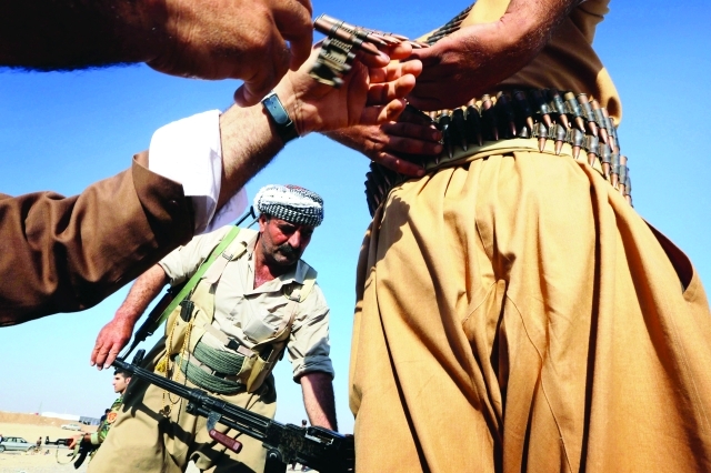 الصورة : مقاتلون أكراد يتهيأون للمعركة ضد داعشأ.ف.ب