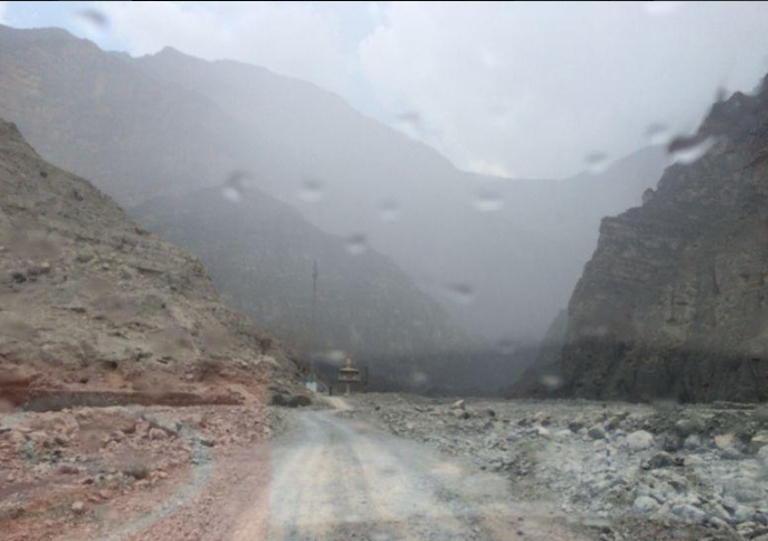 الصورة : أمطار متفرقة علی جبال غليلة شمال رأس الخيمة