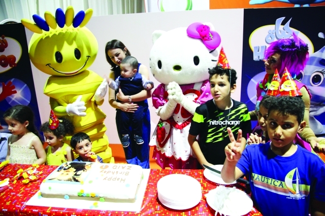الصورة : "مدهش" يحتفل بعيد ميلاد  أحد الأطفال 		البيان